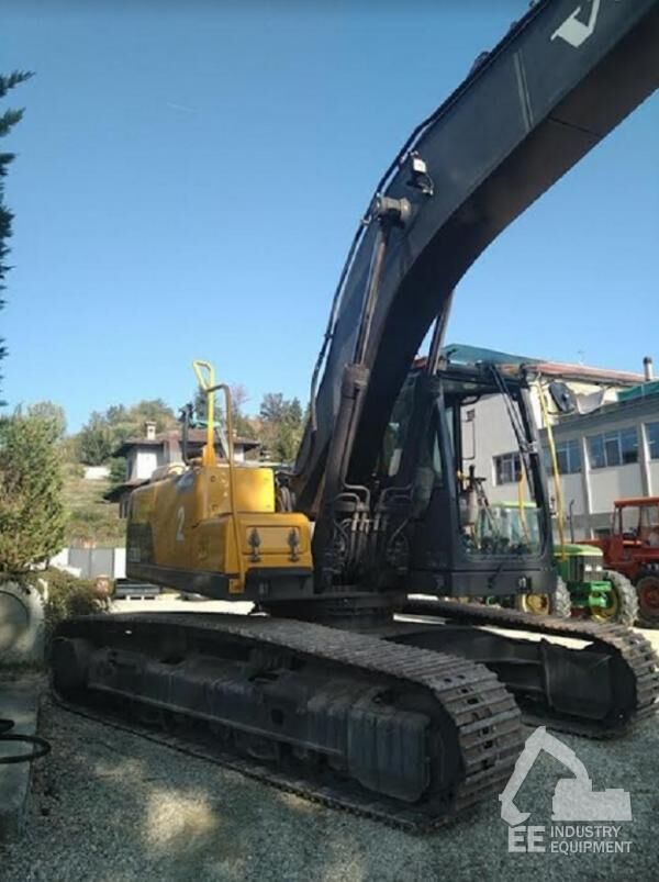 Volvo EC 220 DL tracked excavator