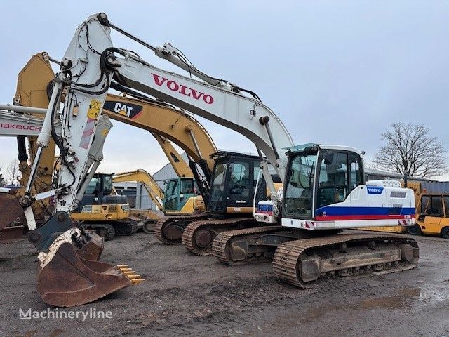 Volvo EC 220 DL  bandgrävare