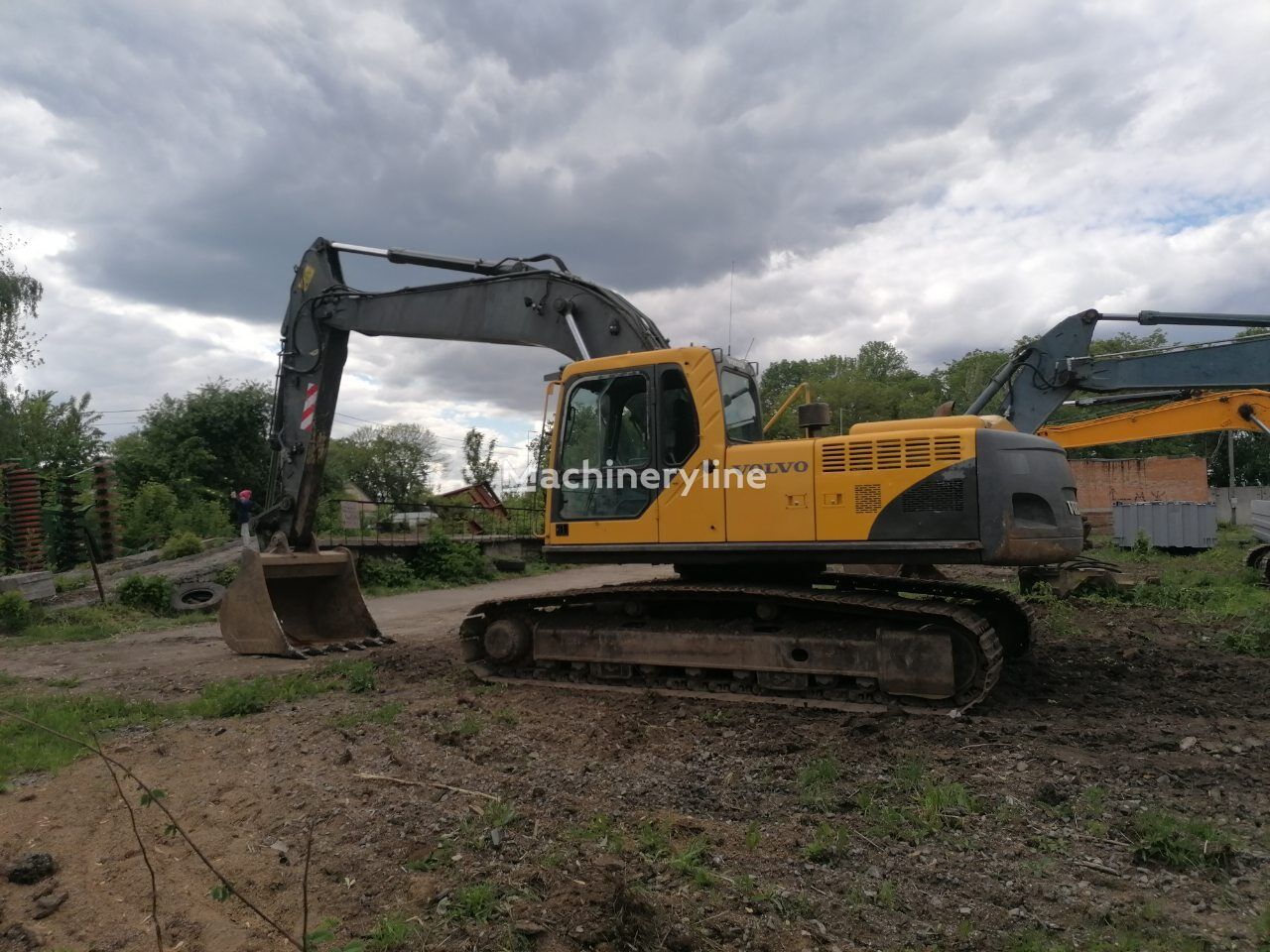 트랙형 굴착기 Volvo EC 240BNLC