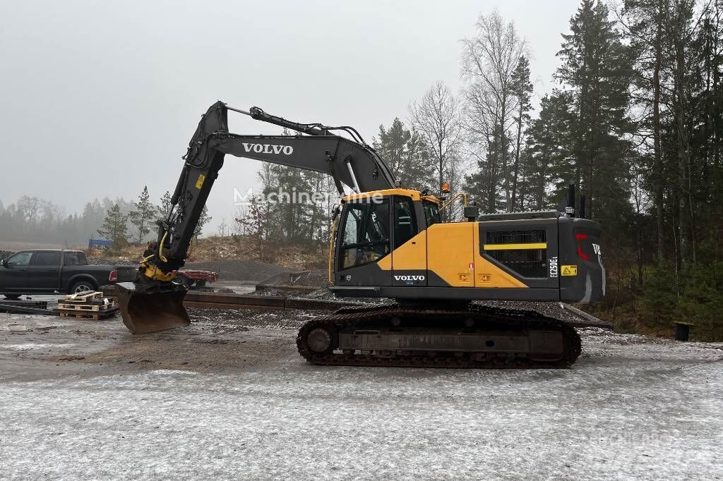 Volvo EC 250 EL tracked excavator