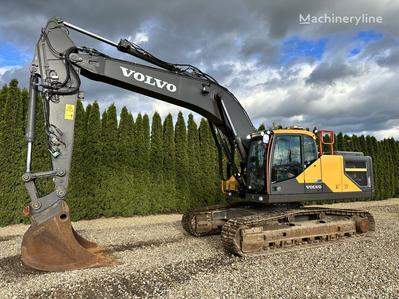 máy đào bánh xích Volvo EC 300 EL