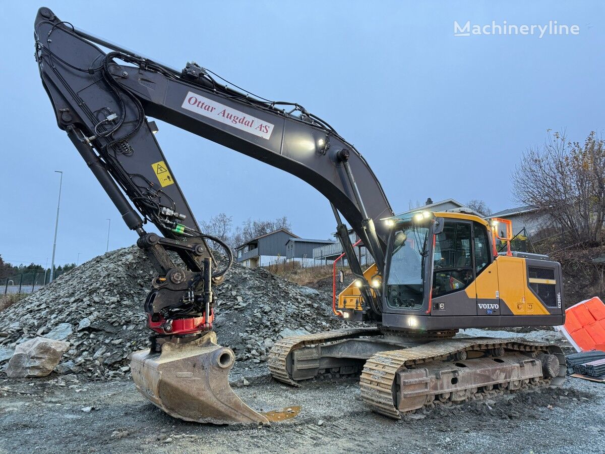 Volvo EC 300EL med rotortilt, 2 skuffer og GPS beltegraver