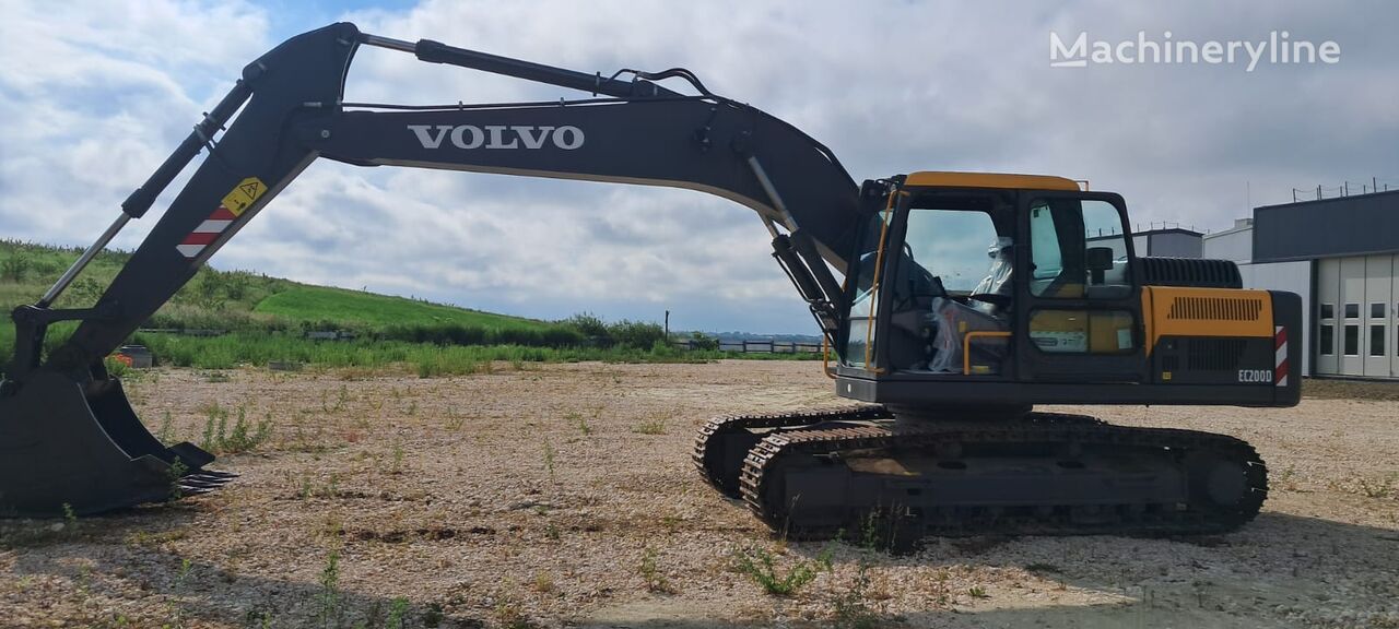 excavator dengan track Volvo EC200 baru