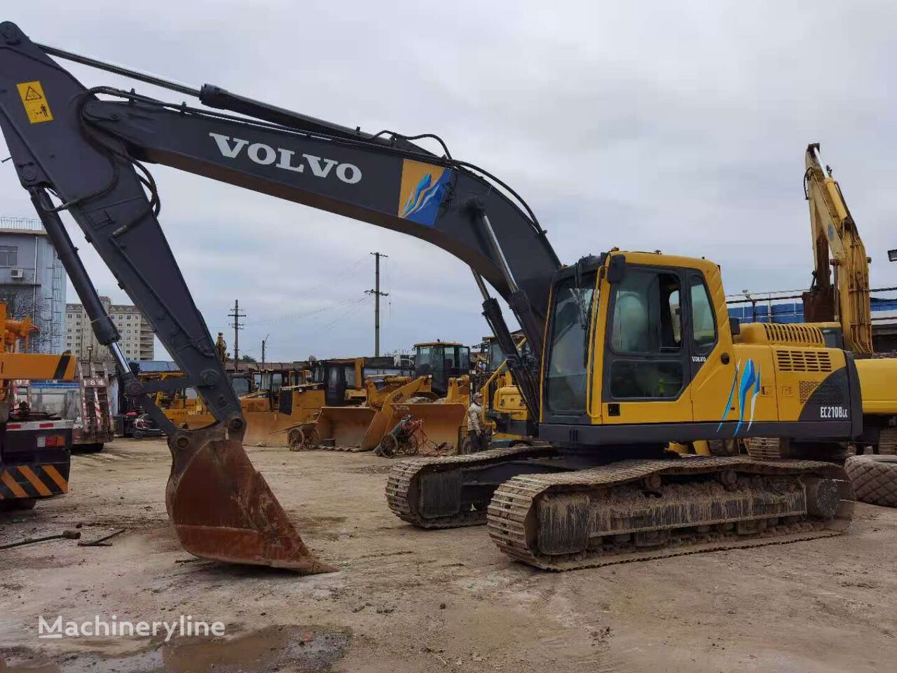 máy đào bánh xích Volvo EC210