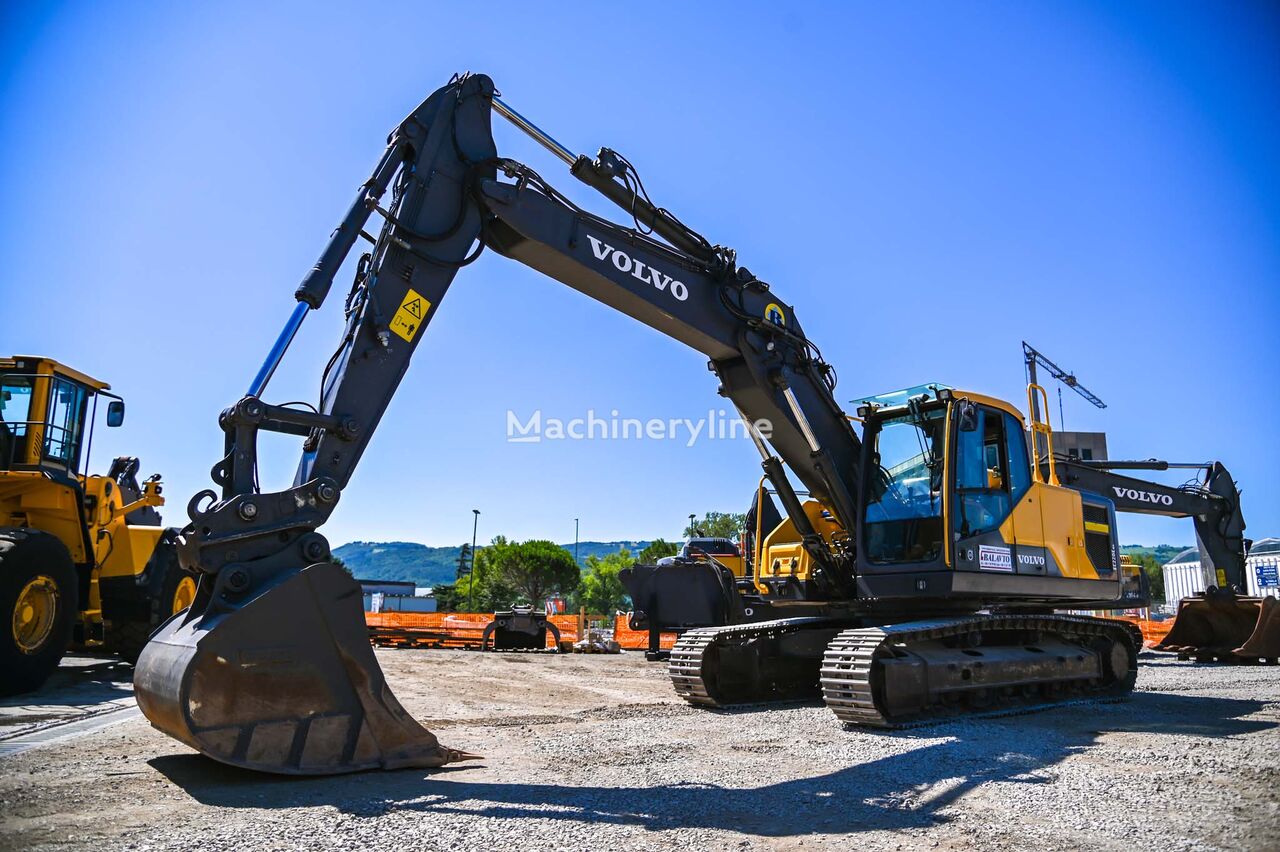 حفارة مجنزرة Volvo EC220ENL