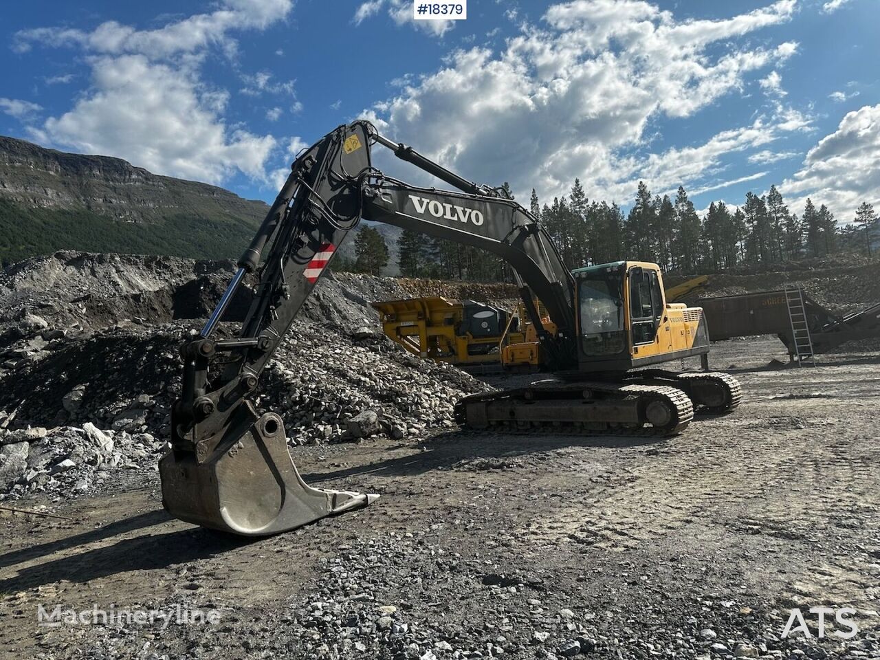 Volvo EC240B  rupsgraafmachine