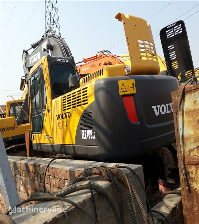 excavator dengan track Volvo EC240BLC
