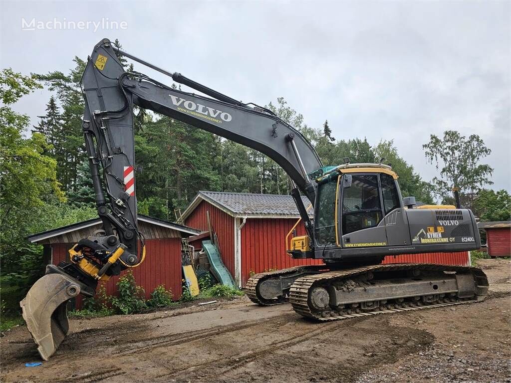 حفارة مجنزرة Volvo EC240CL