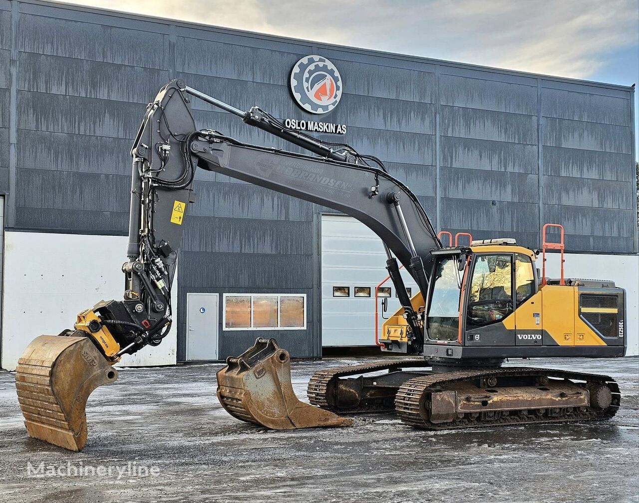 pelle sur chenilles Volvo EC250 EL, 2016 Modell, Engcon tilt, 2 Skuffer, Sentralsmøring, N