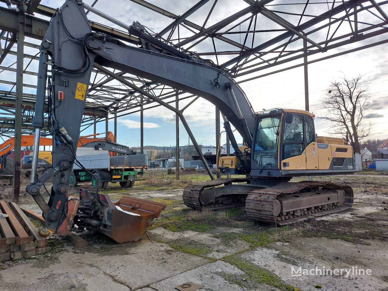 máy đào bánh xích Volvo EC250DL 3D TRIMBLE