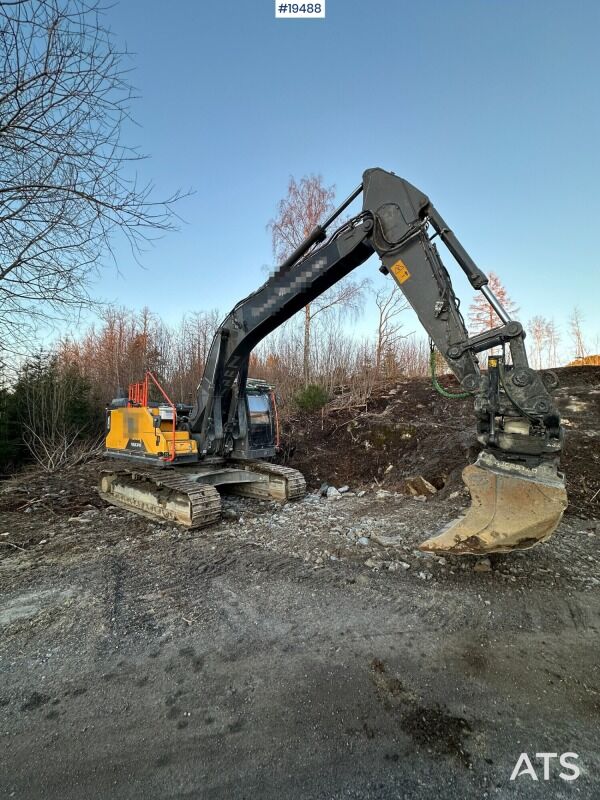 Volvo EC250EL Tracked excavator w/ 2 buckets, tilt and GPS