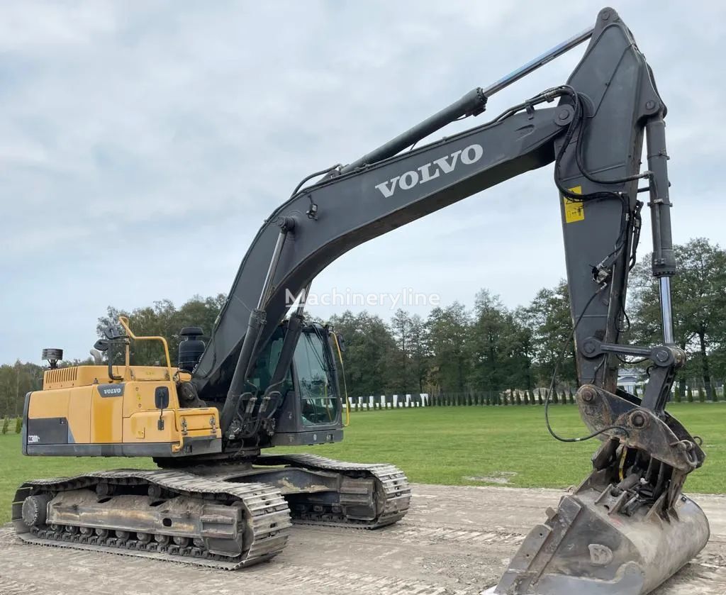 máy đào bánh xích Volvo EC300