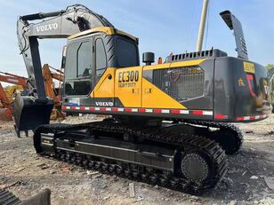 حفارة مجنزرة Volvo EC300DL