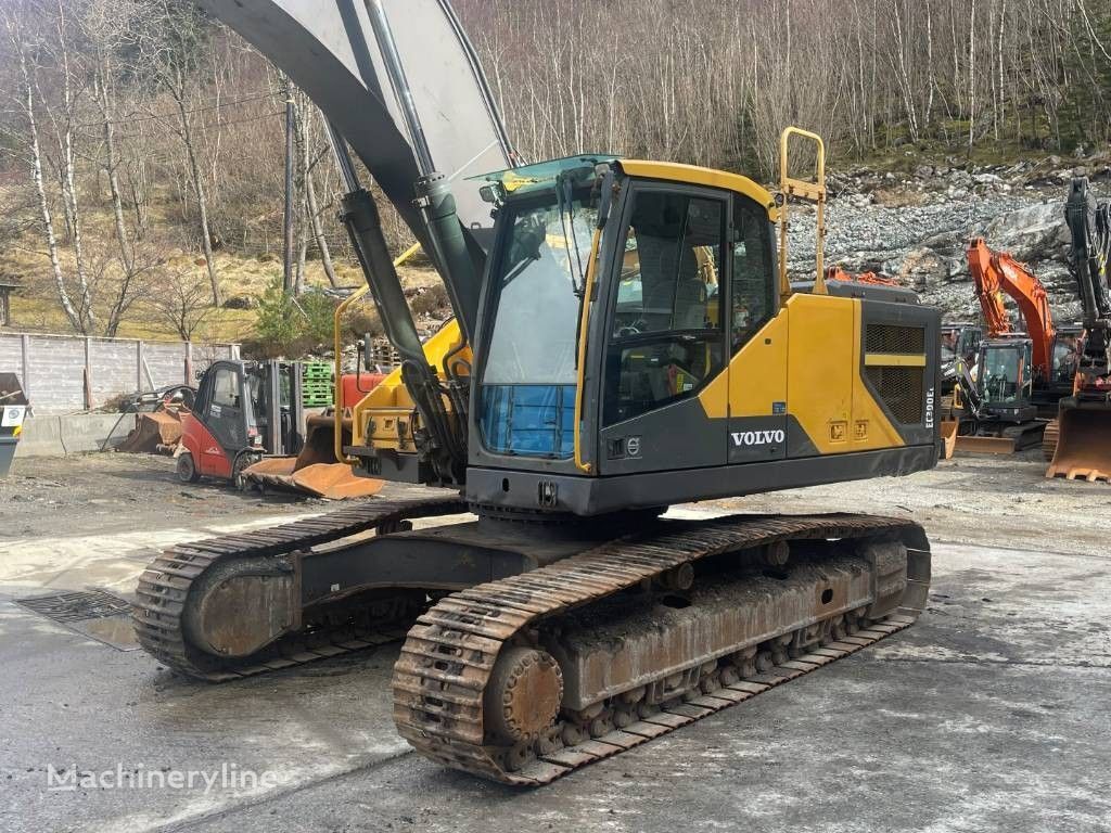 escavatore cingolato Volvo EC300EL