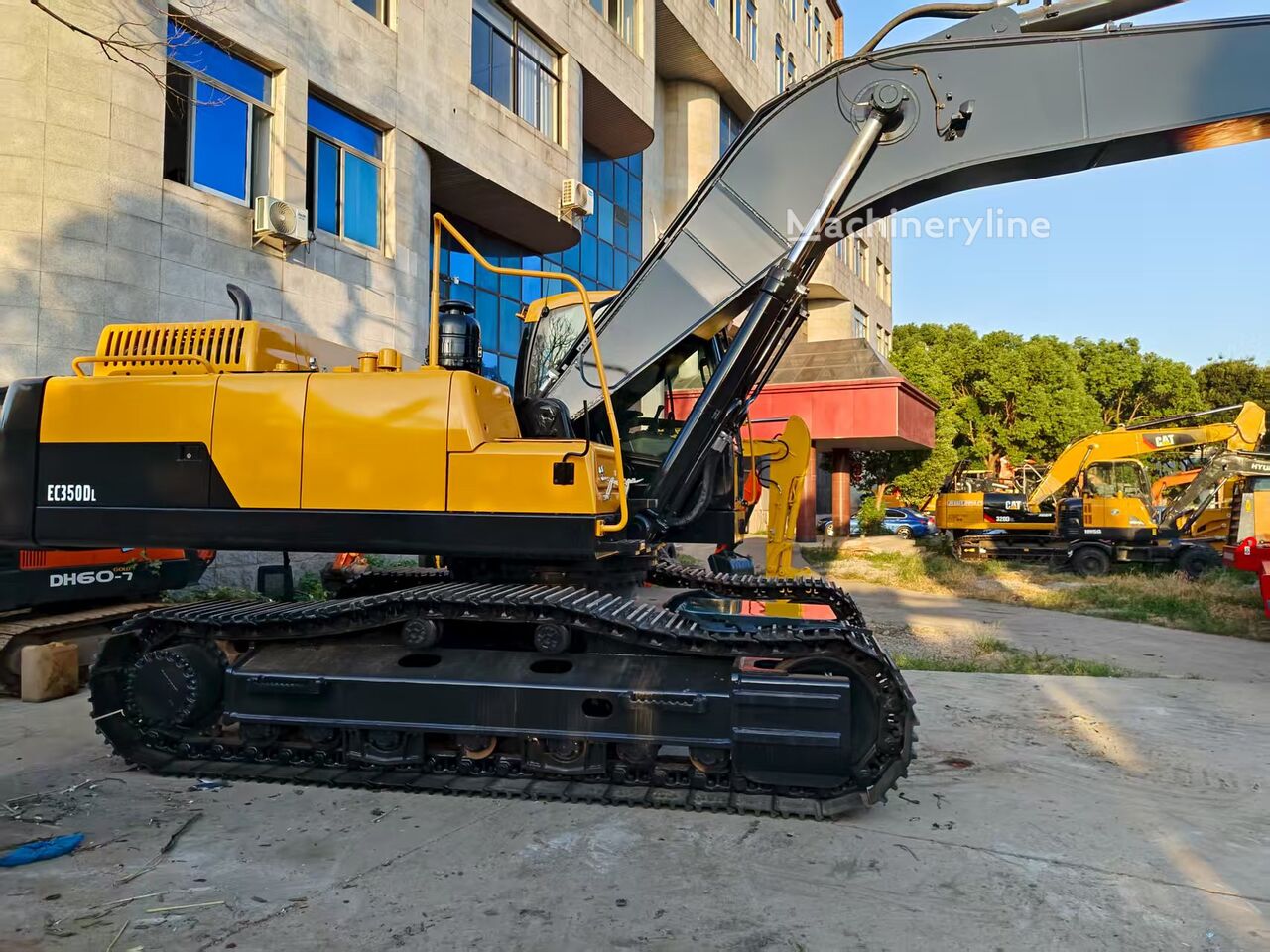 Гусеничный экскаватор Volvo EC350DL - Machineryline