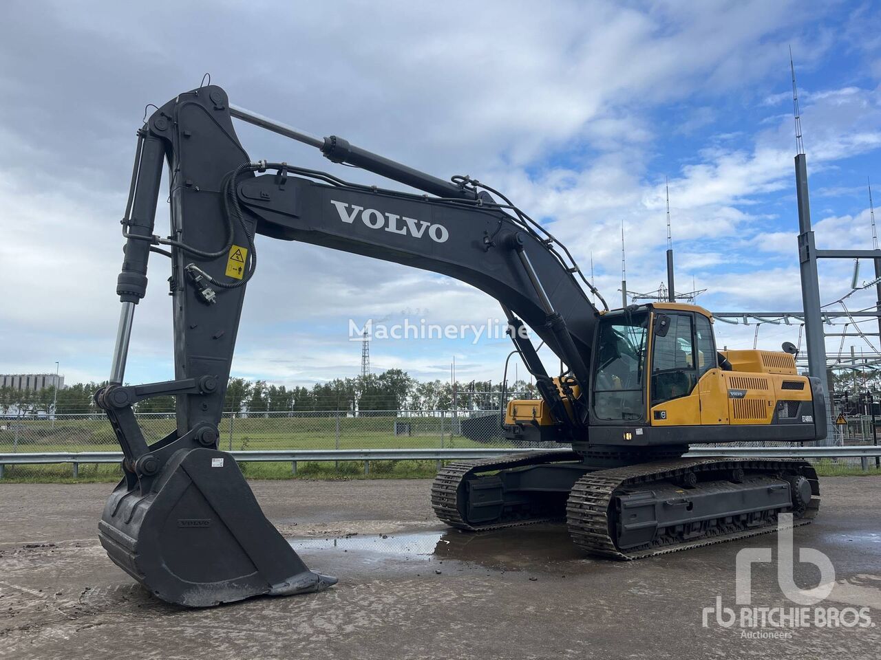 Volvo EC480DL tracked excavator