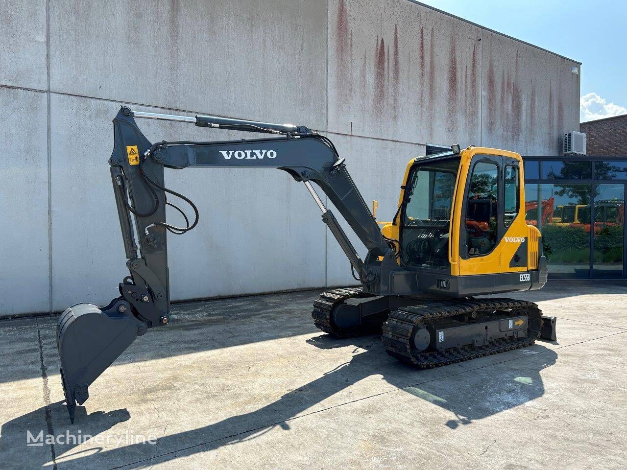 حفارة مجنزرة Volvo EC55B