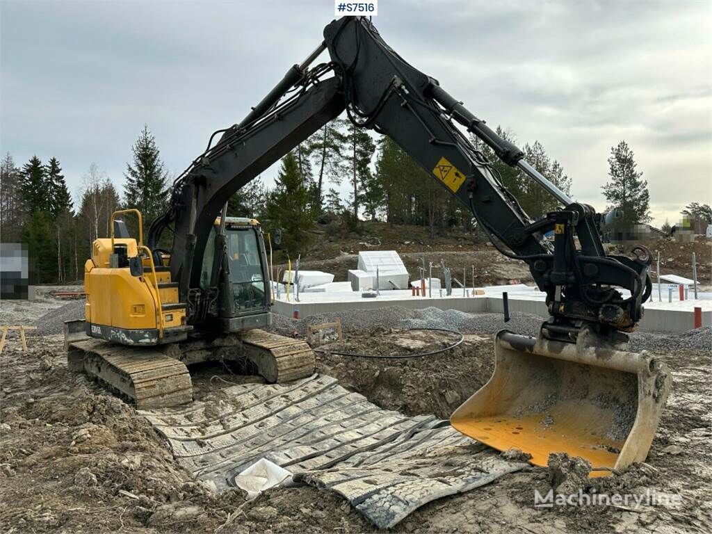 excavator dengan track Volvo ECR145DL Crawler excavator with rotor and buckets