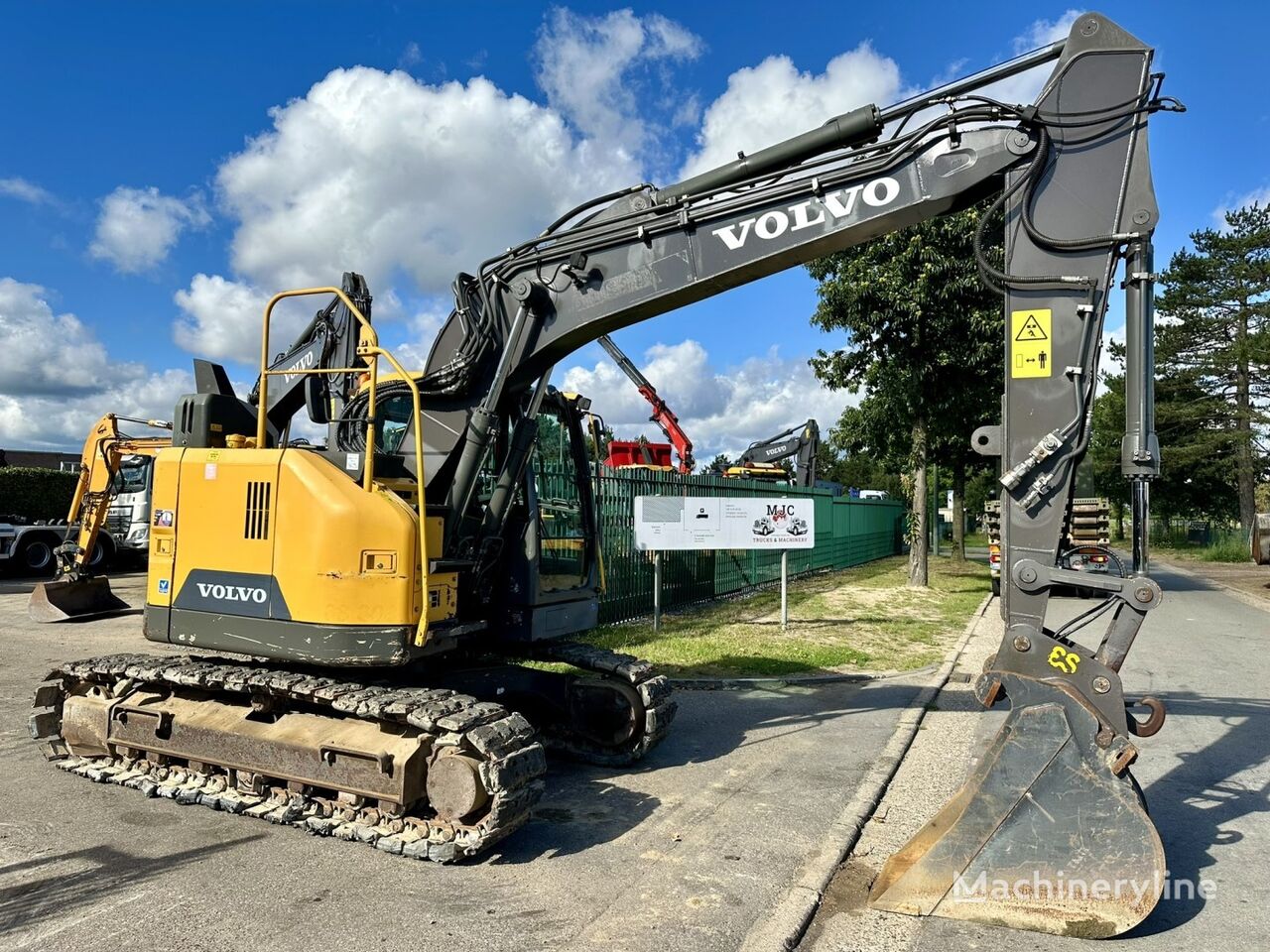 حفارة مجنزرة Volvo ECR145EL 14.5T - RUBBER PADS - FULL HYDR - MONO-BOOM - CE - 9800