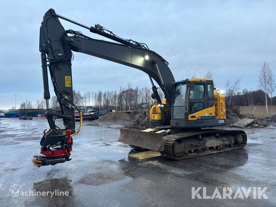 pelle sur chenilles Volvo ECR235DL