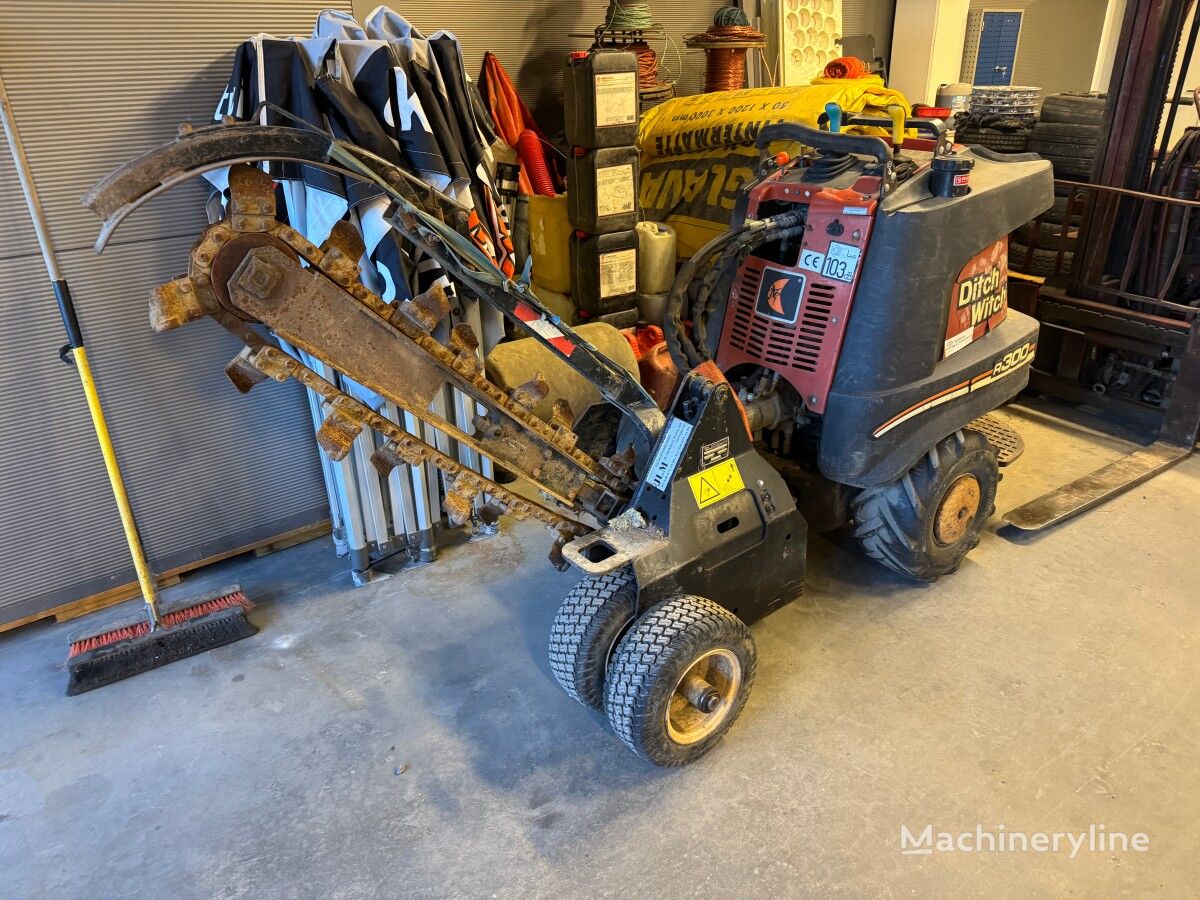 каналокопател Ditch-Witch Ditch Witch R300 Kjedegraver