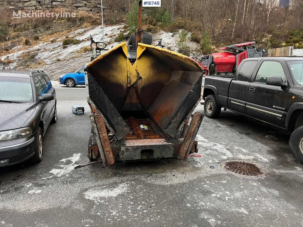 BOMAG BF 300 P wheel asphalt paver