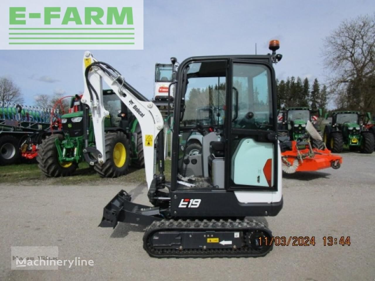 pelle sur pneus Bobcat e 19