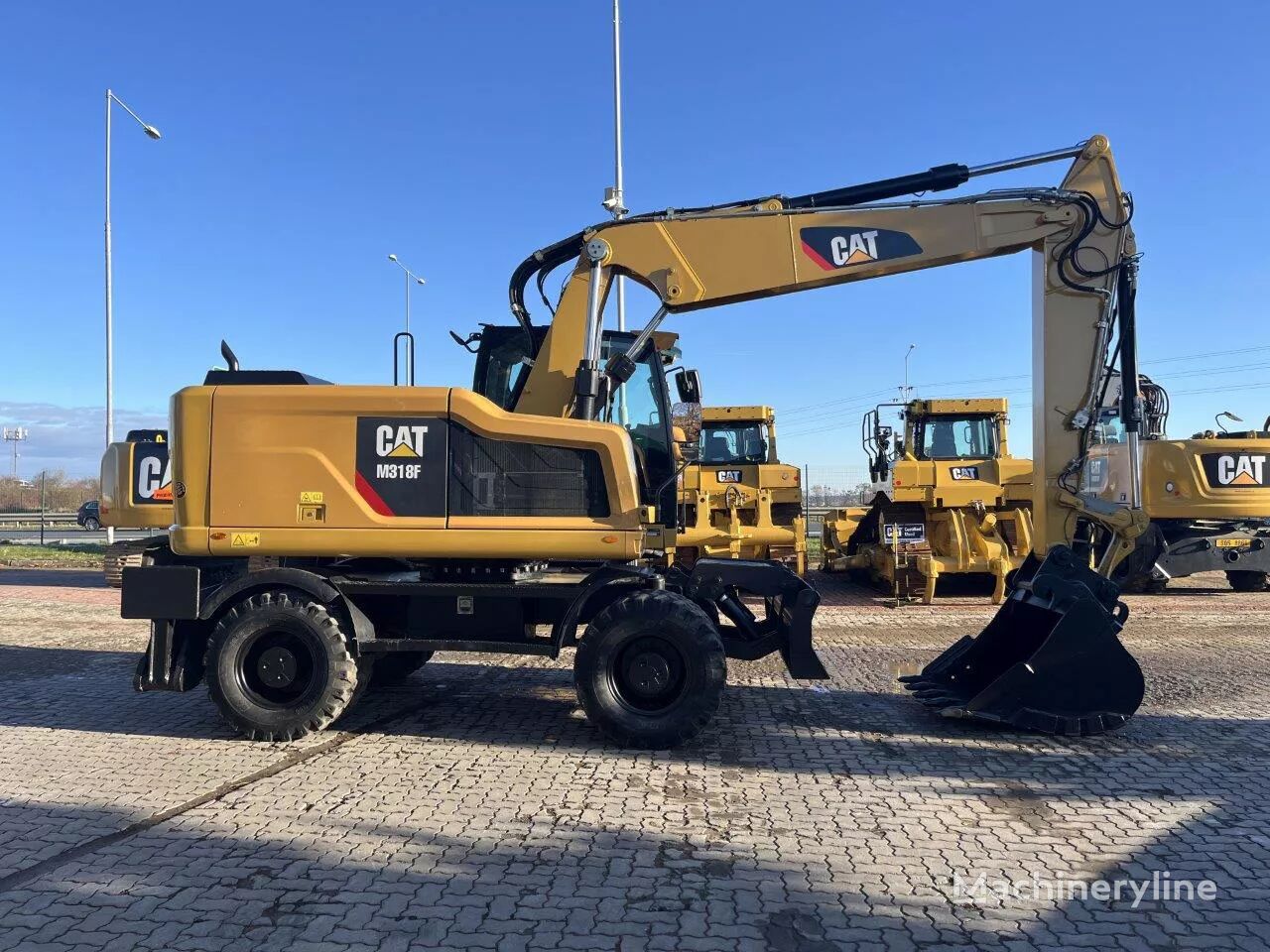 pelle sur pneus Caterpillar M318F