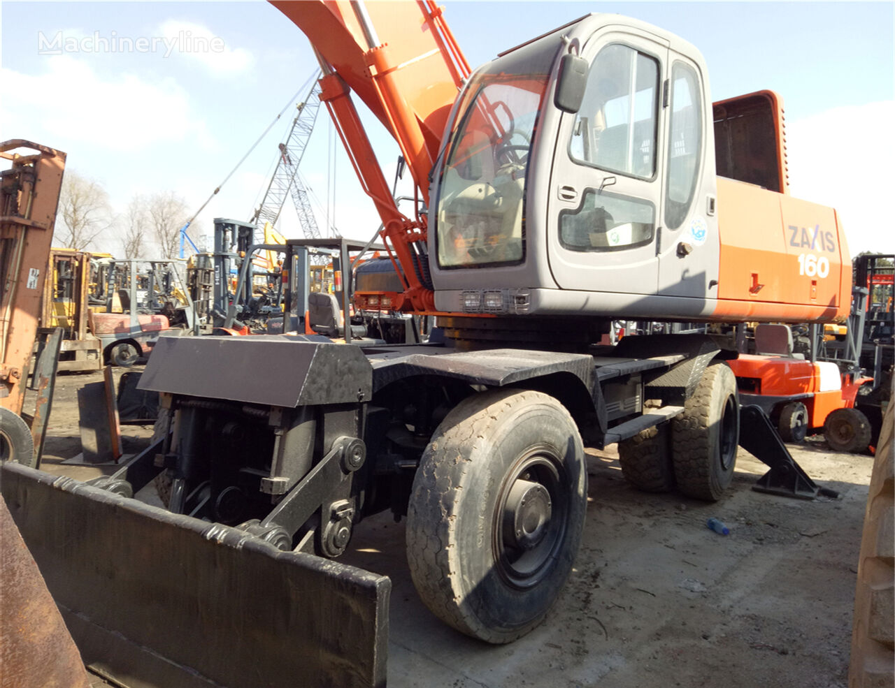 pelle sur pneus Hitachi ZX160WD