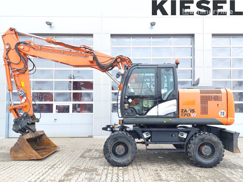 pelle sur pneus Hitachi ZX170W-5