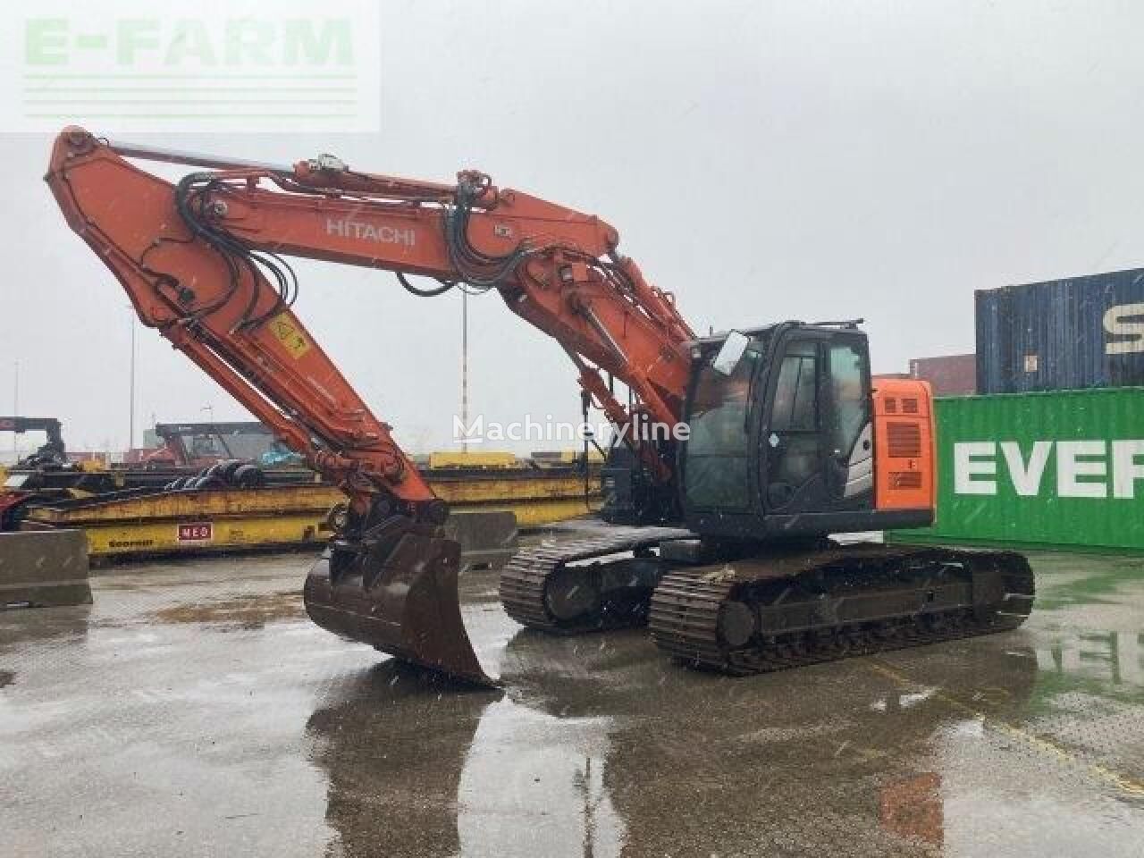 حفارة ذات العجلات Hitachi ZX225USLC-6-2P