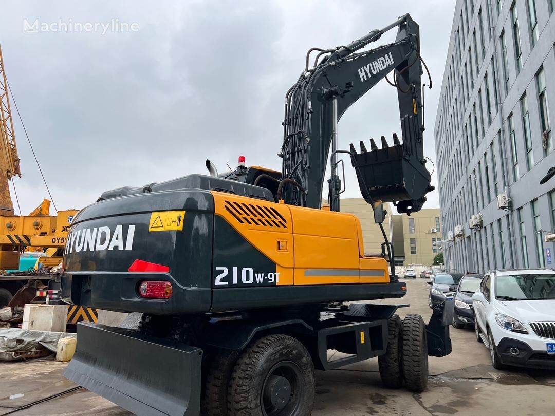 Hyundai 210W-9 wheel excavator