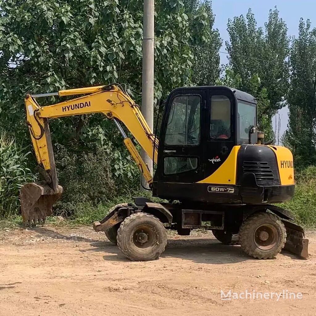 Hyundai 60W-7 wheel excavator