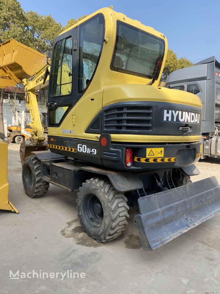 Hyundai 60W-9 wheel excavator