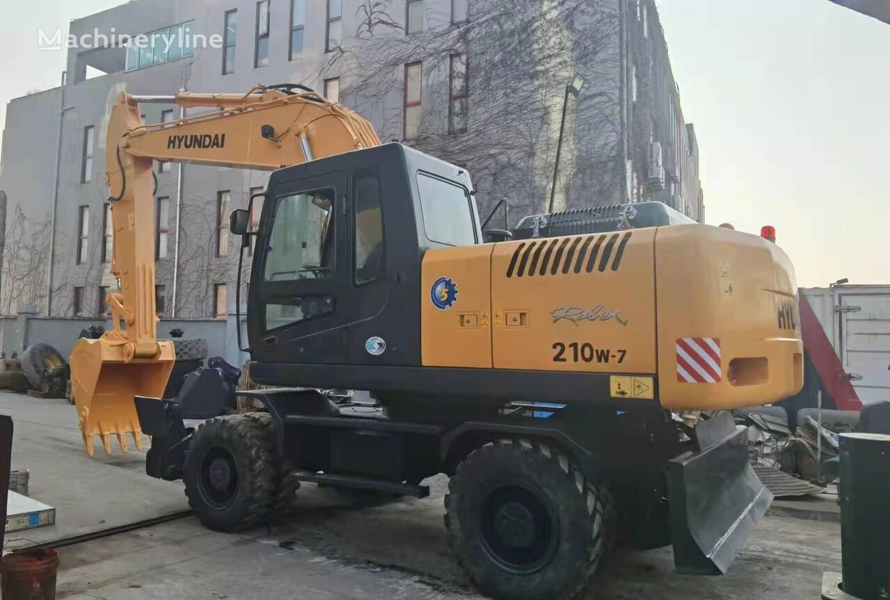 колесный экскаватор Hyundai R210