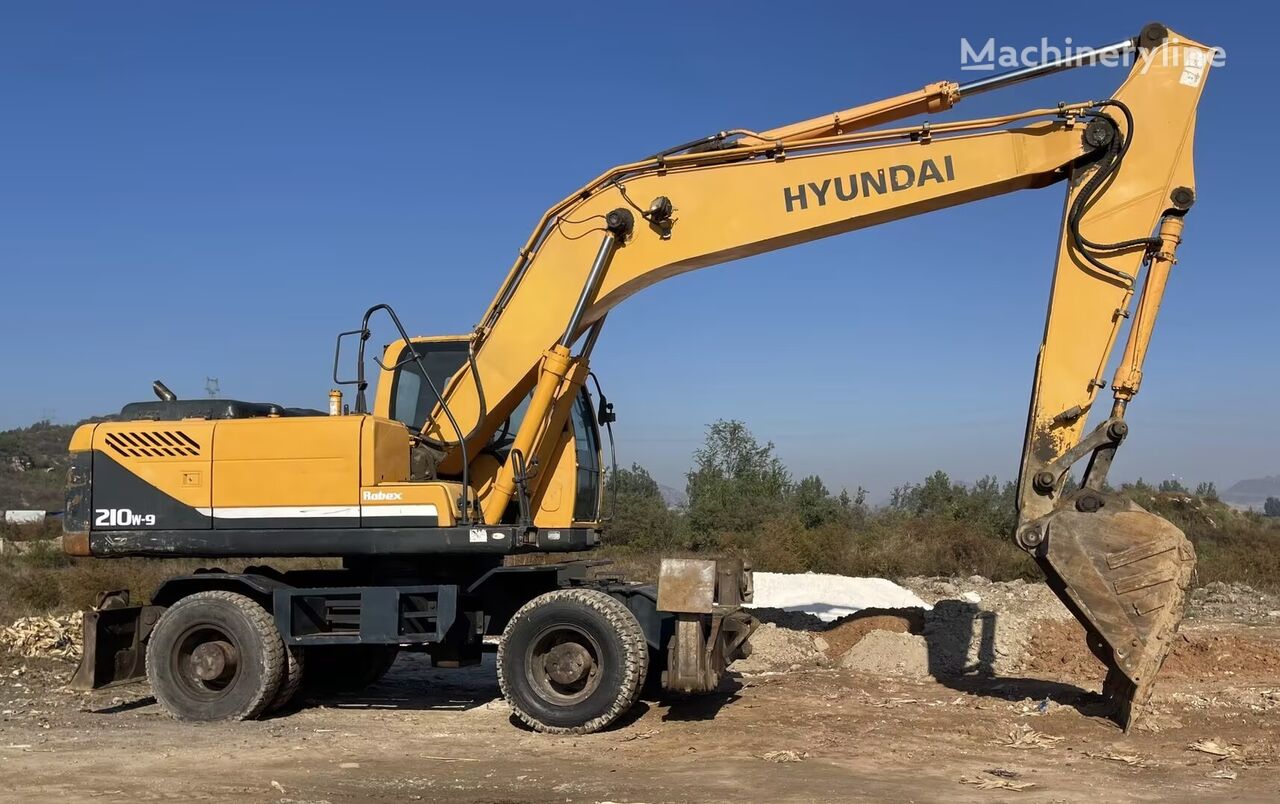 колесный экскаватор Hyundai R210