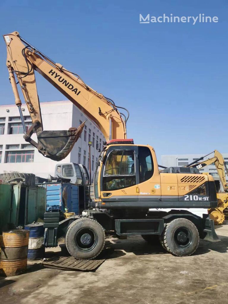 حفارة ذات العجلات Hyundai R210W-9T