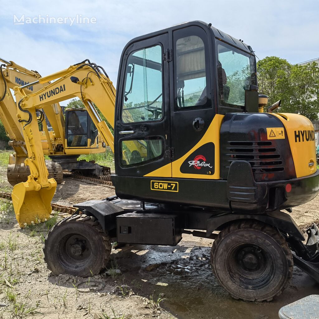 Hyundai R60W-7 wheel excavator