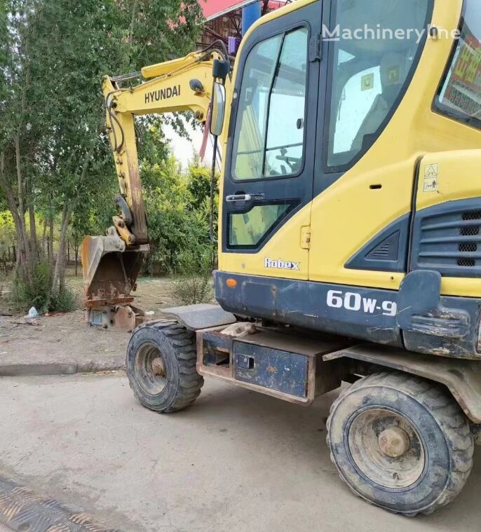 Hyundai R60W-9 riteņu ekskavators