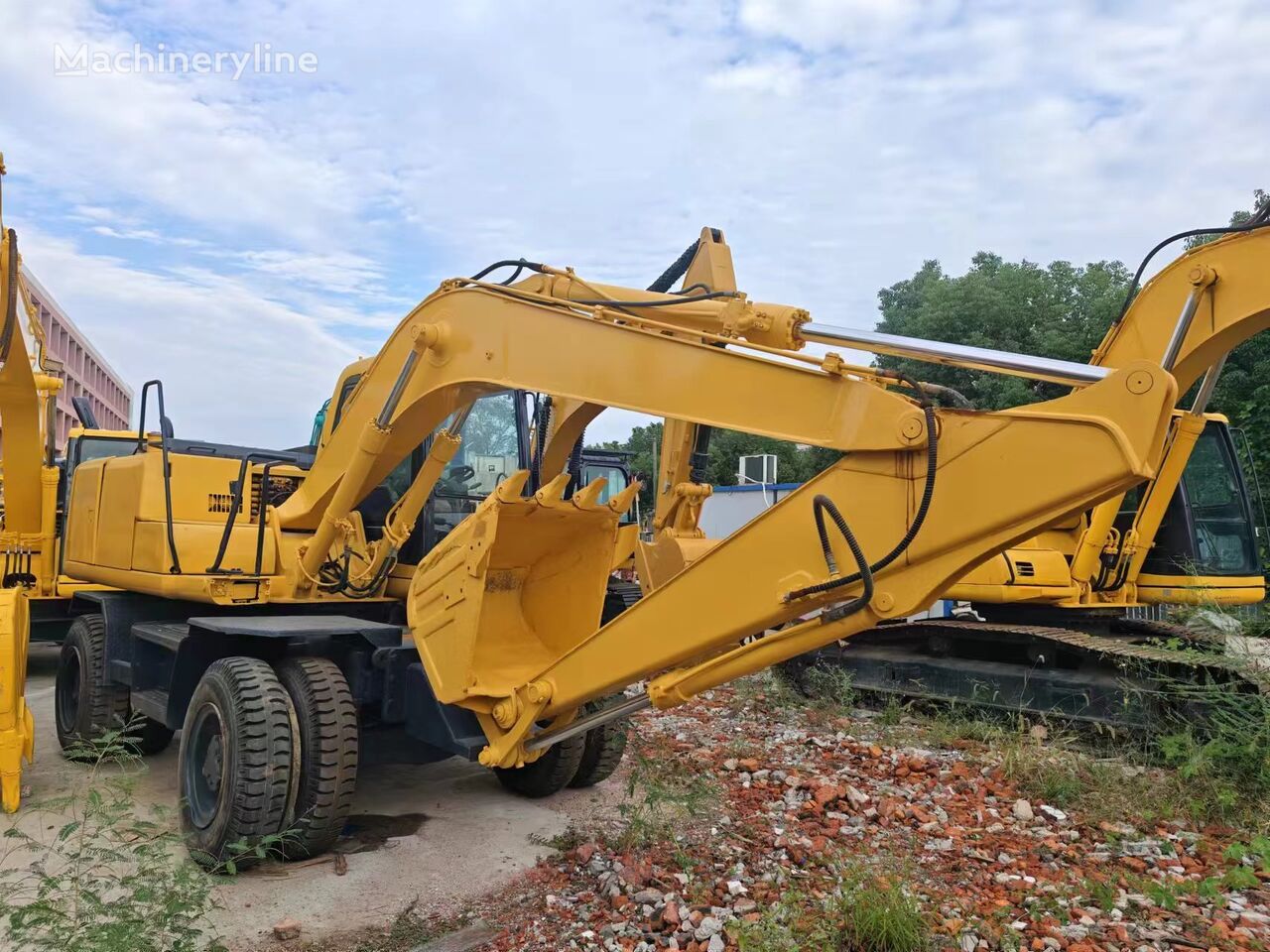 колесный экскаватор Komatsu PW130