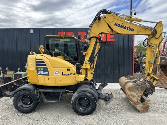 Komatsu PW98MR-10 mobiele graafmachine