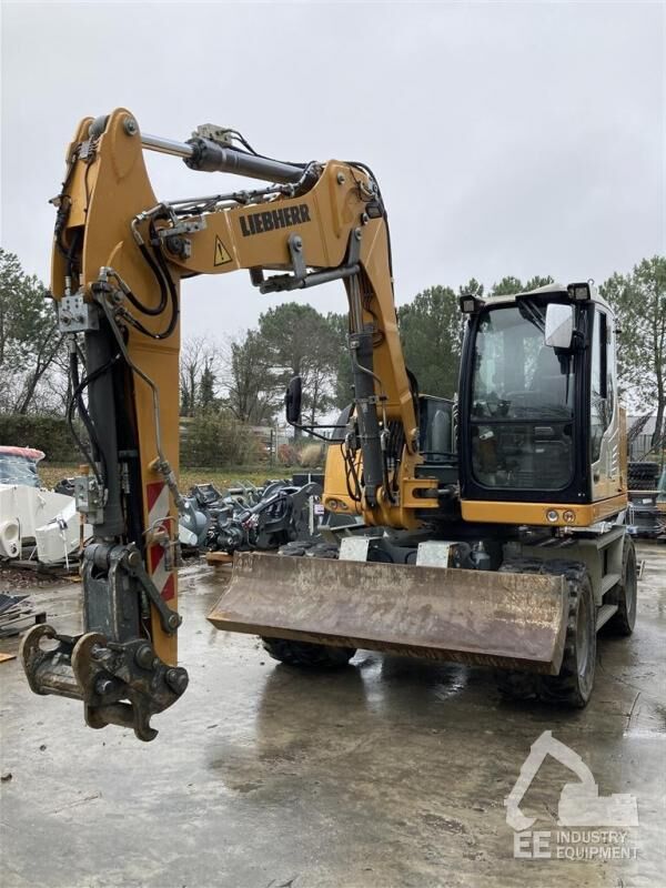 Liebherr A 912 COMPACT LITRONIC wheel excavator