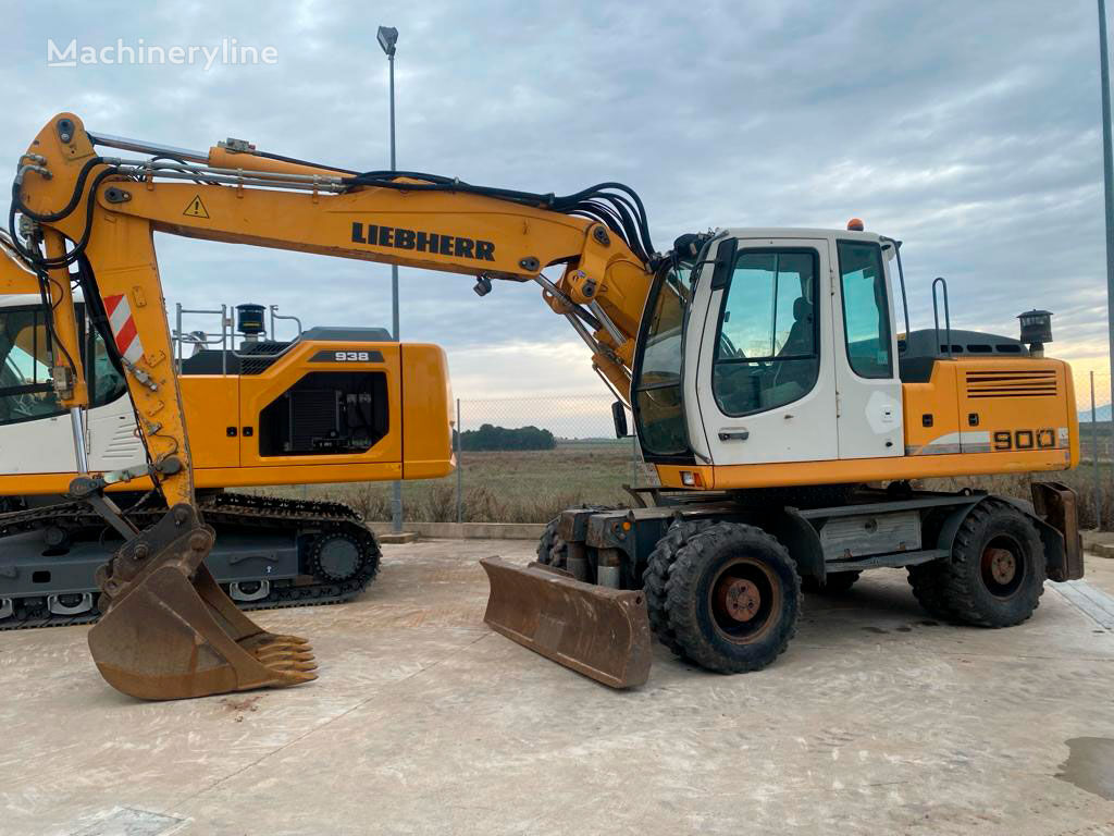 pelle sur pneus Liebherr A900C pour pièces détachées