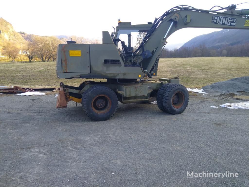 Liebherr A902 wheel excavator