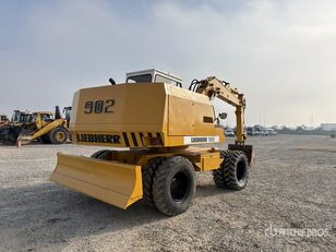 escavatore gommato Liebherr A902