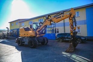 escavatore gommato Liebherr A910