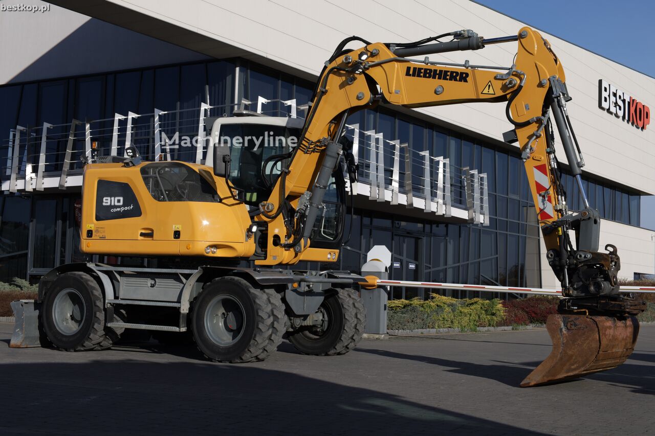 Pelle sur pneus Liebherr A910 - Machineryline