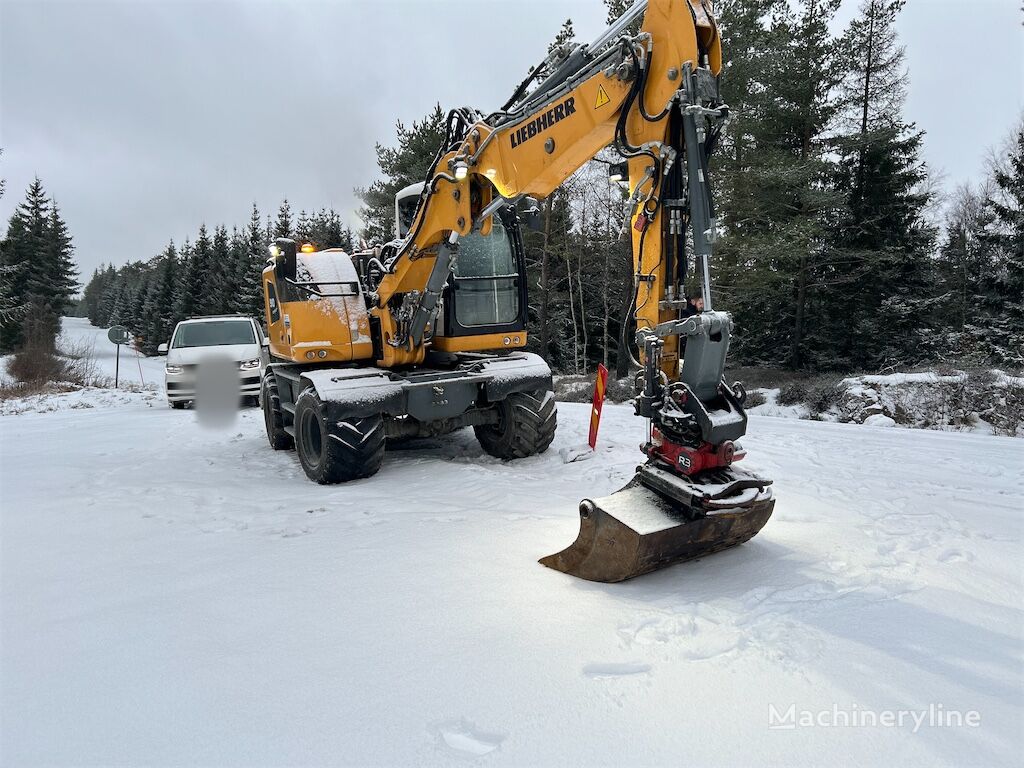 pelle sur pneus Liebherr A910 Compact