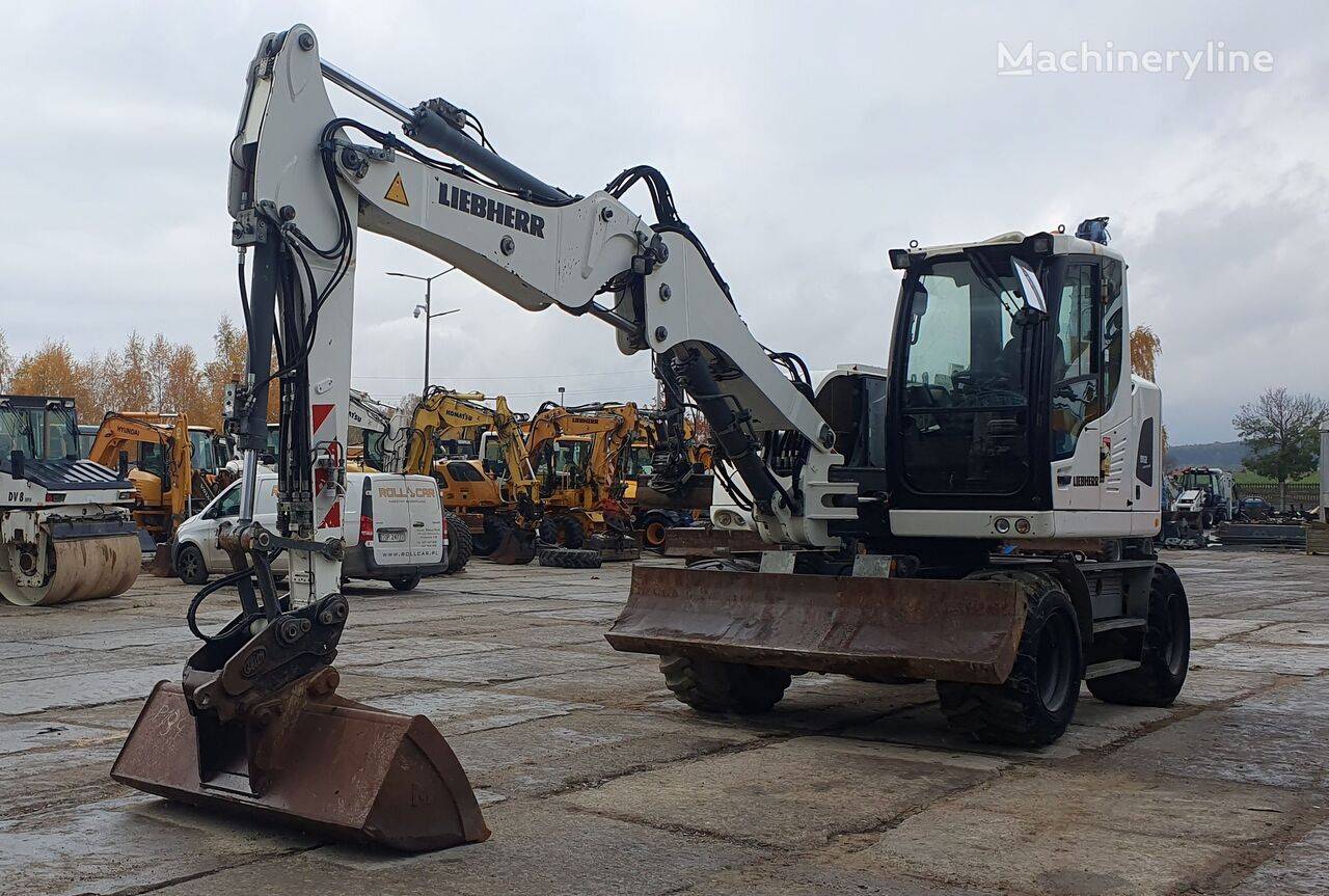 pelle sur pneus Liebherr A912 Compact