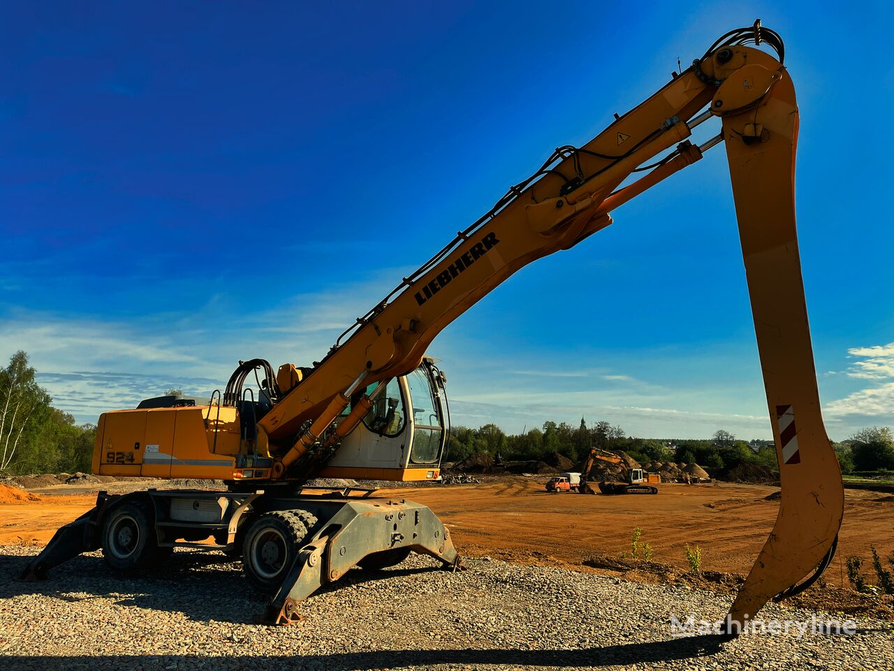 pelle sur pneus Liebherr A924 C LITRONIC